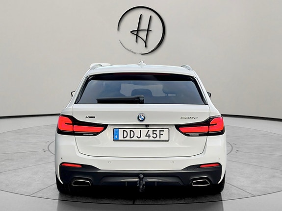 BMW 530e 4 of 5