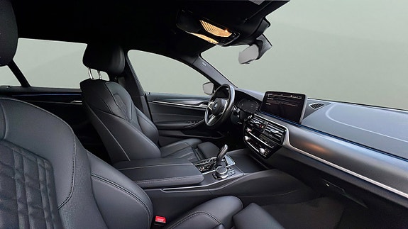 BMW 530e 12 of 30