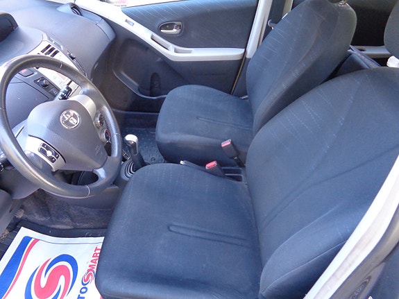 Toyota Yaris 20 of 30
