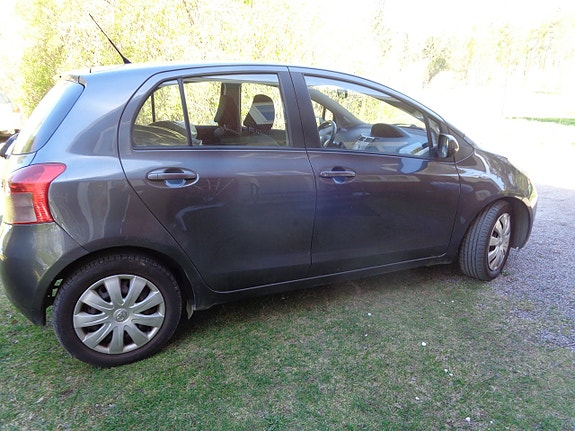 Toyota Yaris 21 of 30