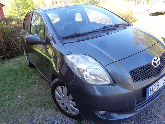 Toyota Yaris 23 of 30