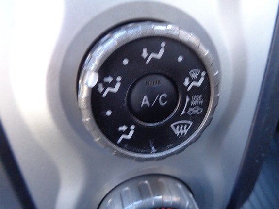 Toyota Yaris 12 of 30
