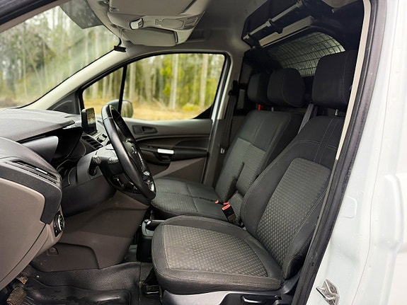 Ford Transit Connect 10 of 17