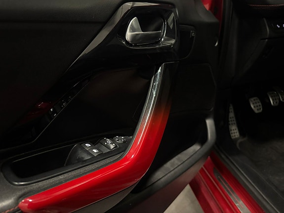 Peugeot 208 18 of 23