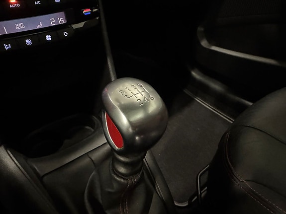 Peugeot 208 19 of 23
