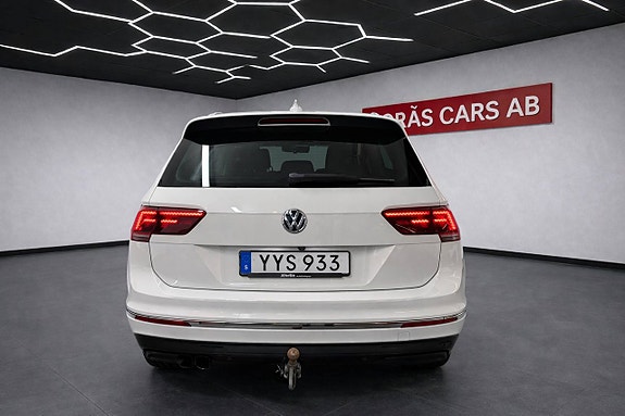Volkswagen Tiguan 5 of 17