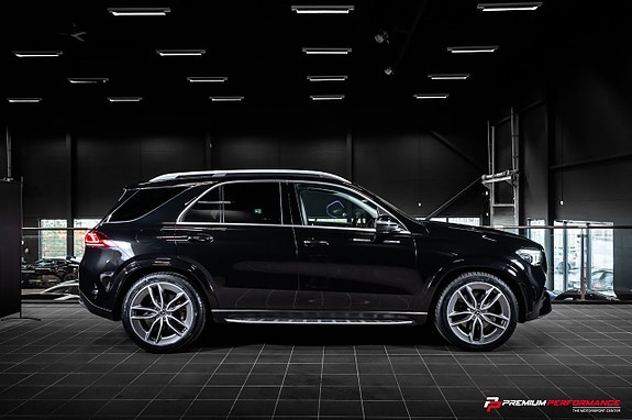 Mercedes-Benz GLE300 d 2 of 5