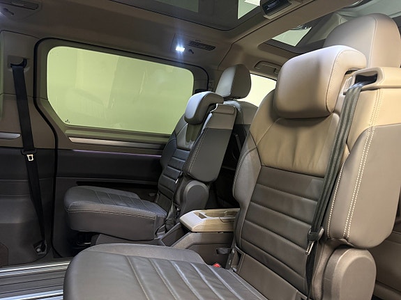 Volkswagen Multivan - 13