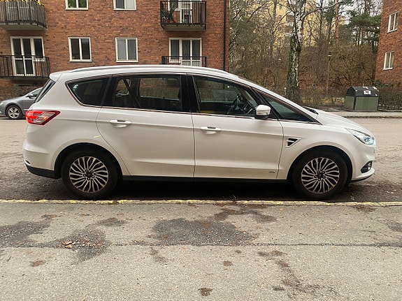 Ford S-MAX 7 of 28
