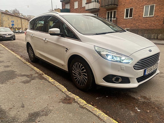 Ford S-MAX 8 of 28
