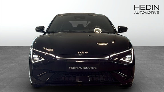 Kia EV6 8 of 12