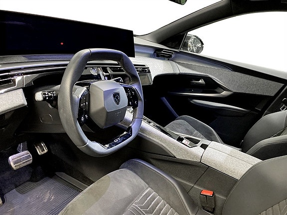 Peugeot e-3008 4 of 5