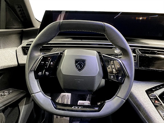 Peugeot e-3008 7 of 18