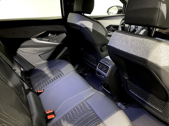 Peugeot e-3008 15 of 18