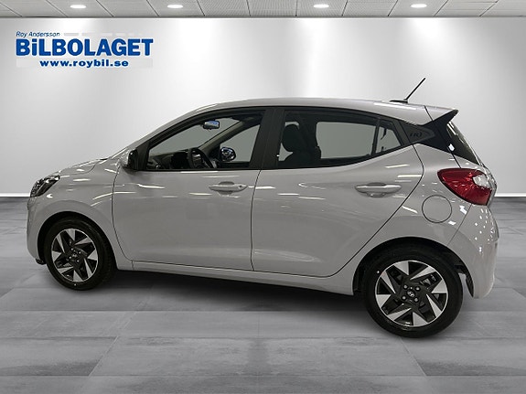 Hyundai i10 2 of 5