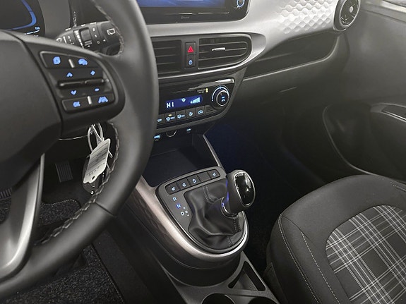 Hyundai i10 7 of 9