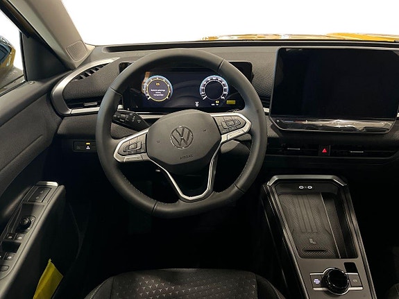 Volkswagen T-Roc 5 of 9