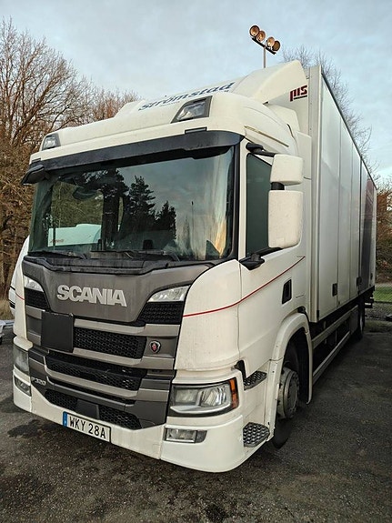 Skåpbil Scania P320 4x2
