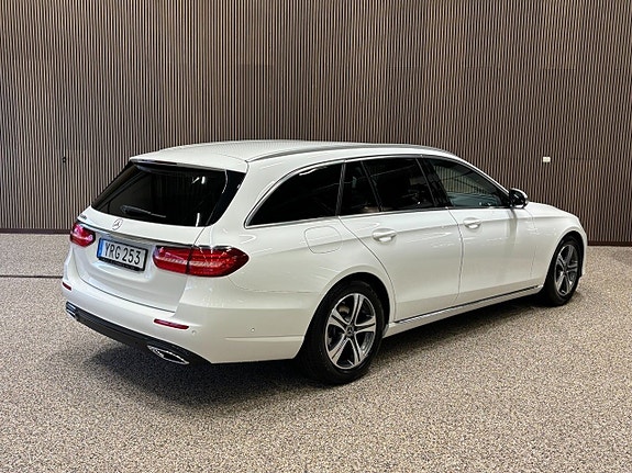 Mercedes-Benz E200 4 of 10
