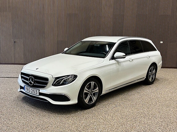 Mercedes-Benz E200 2 of 10
