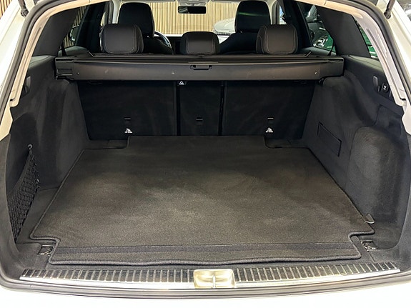 Mercedes-Benz E220 5 of 5