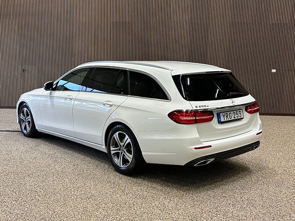 Mercedes-Benz E200 3 of 10