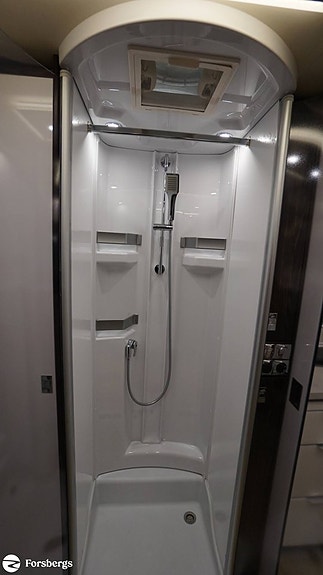 Bürstner Elegance 910 / Solcell / Backkamera / AC bodel 13 of 21