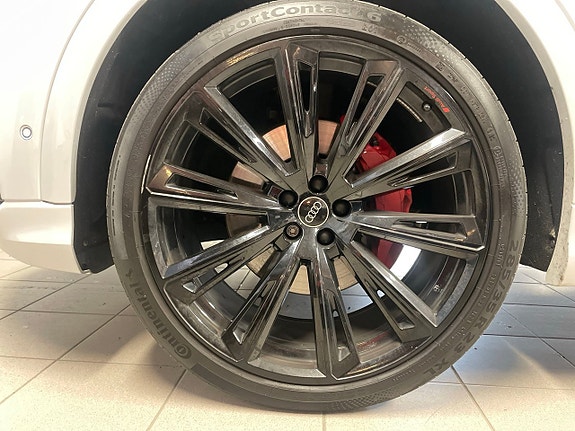 Audi Q8 14 of 30