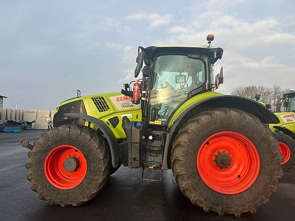 CLAAS Axion 870