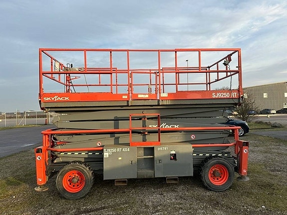 SkyJack SJ 9250 RT