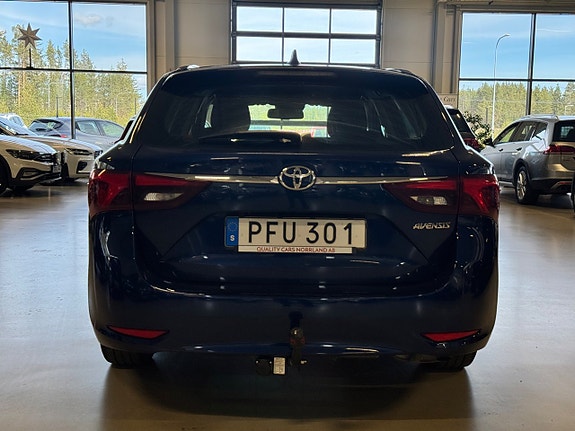 Toyota Avensis 5 of 5