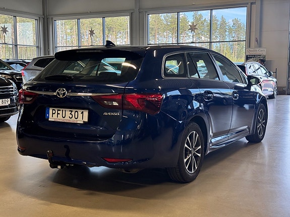 Toyota Avensis 4 of 5