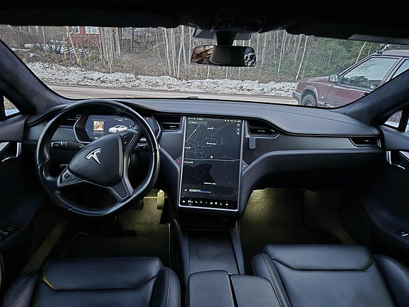Tesla Model S 2 of 3