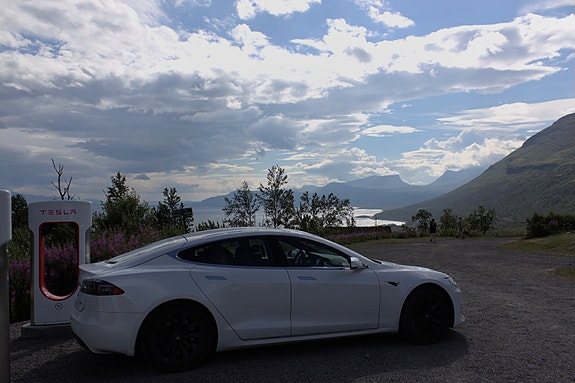 Tesla Model S 3 of 3