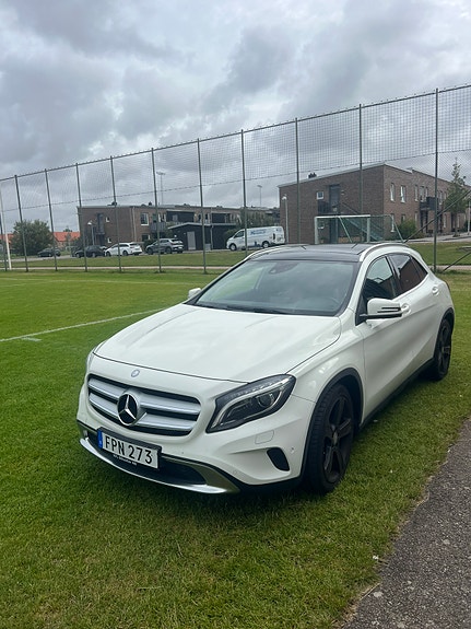 Mercedes-Benz GLA200 5 of 7