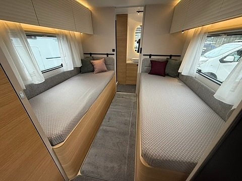 Adria Adora 663 UT * Långbäddar * Toa bak * 2600kr/mån 12 of 16