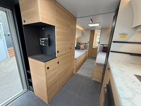 Adria Adora 663 UT * Långbäddar * Toa bak * 2600kr/mån 11 of 16