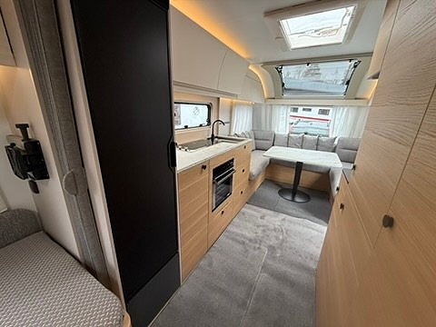 Adria Adora 663 UT * Långbäddar * Toa bak * 2600kr/mån 8 of 16