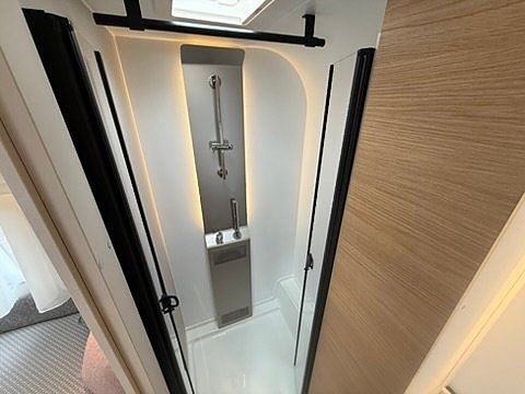 Adria Adora 663 UT * Långbäddar * Toa bak * 2600kr/mån 6 of 16