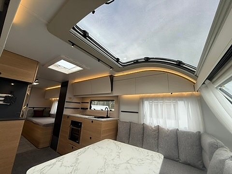 Adria Adora 663 UT * Långbäddar * Toa bak * 2600kr/mån 9 of 16