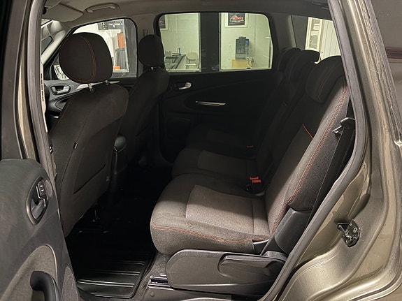 Ford S-MAX 13 of 17
