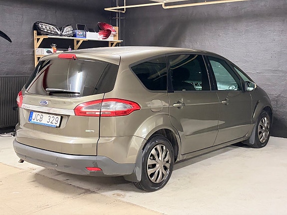Ford S-MAX 9 of 17