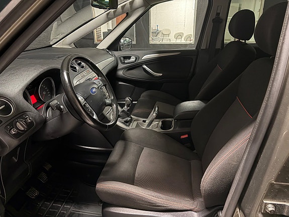 Ford S-MAX 12 of 17