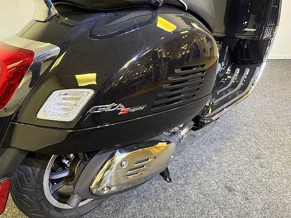 Piaggio Vespa GTS 300 HPE Super /OUTLET! 4 of 5