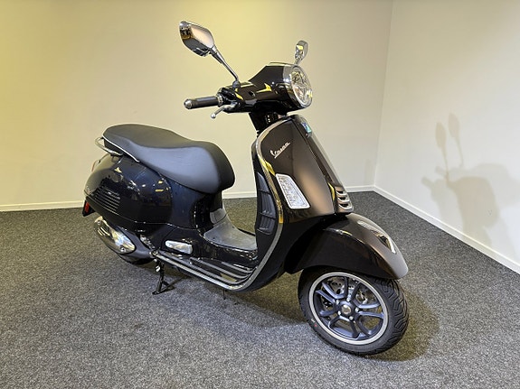 Piaggio Vespa GTS 300 HPE Super /OUTLET! 2 of 5