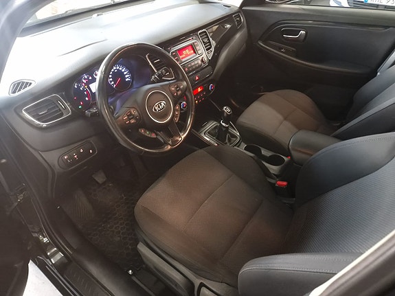 Kia Carens 7 of 19