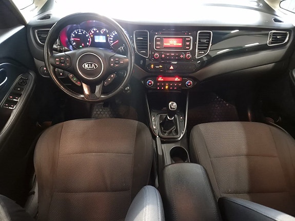 Kia Carens 9 of 19