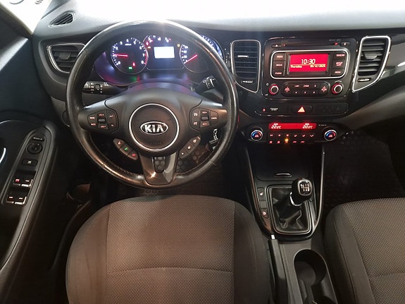 Kia Carens 10 of 19