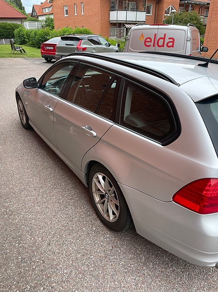 BMW 320d 3 of 5
