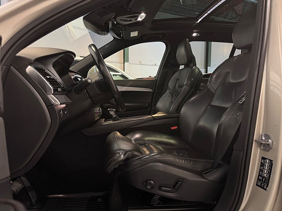 Volvo XC90 11 of 29